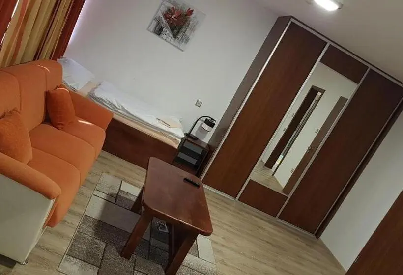 اتاق کلاسیک چهارنفره, Penzion Pko Nitra