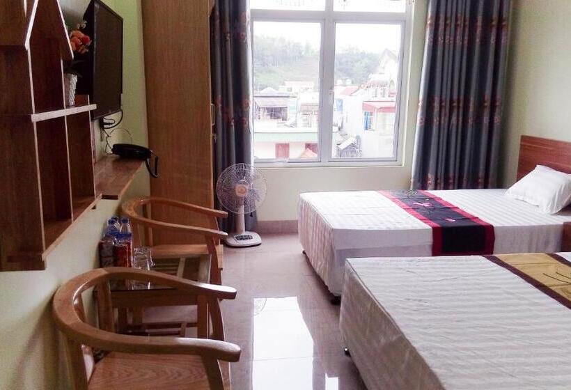اتاق استاندارد سه تخته با چشم‌انداز, Ruby Hostel