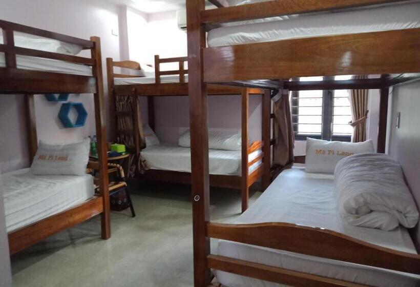 اتاق استاندارد سه تخته با چشم‌انداز, Ruby Hostel