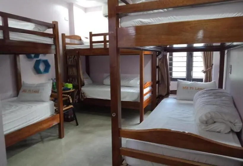 Cameră Triplă Standard cu Priveliști, Ruby Hostel