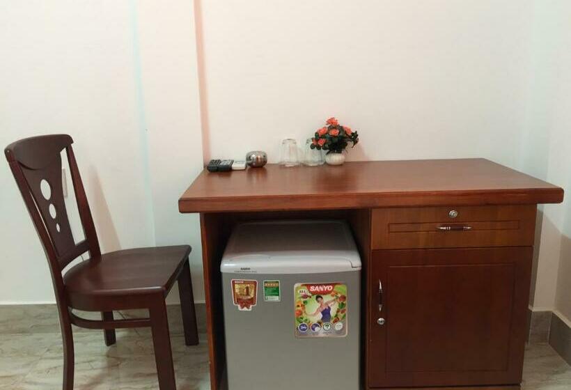 디럭스 룸, Song Hung