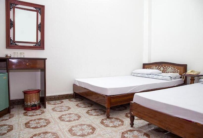 스탠다드 트리플 룸, Song Hung