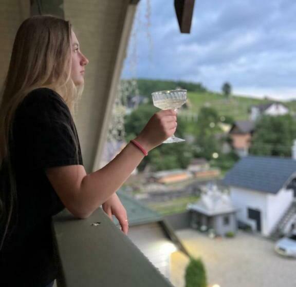 סוויטה משפחתית, Zatyshok Nad Prutom