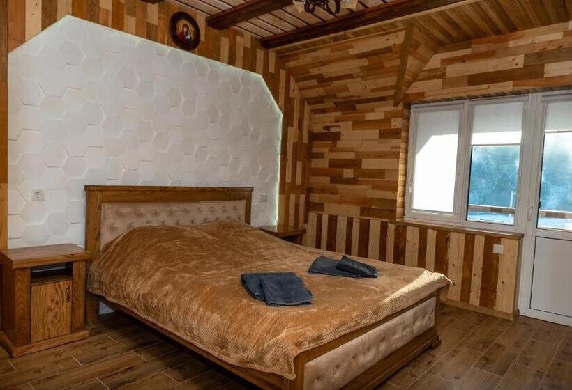 חדר משפתחתי סופריור, Zatyshok Nad Prutom