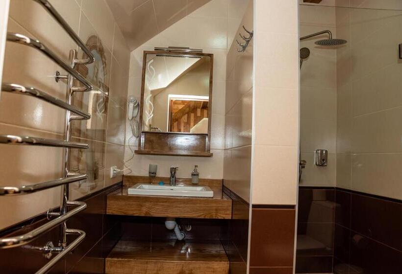Quarto Familiar Superior, Zatyshok Nad Prutom