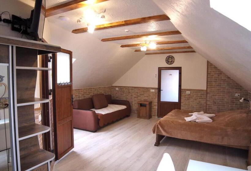 סוויטה עם נוף לנהר, Zatyshok Nad Prutom