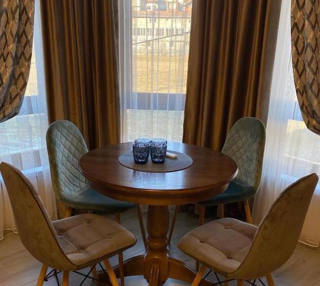 דירת שני חדרים, Zatyshok Nad Prutom