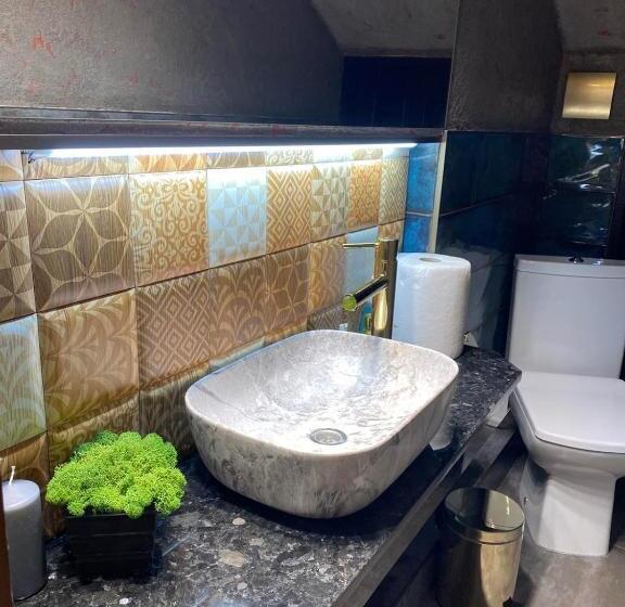 סוויטה משפחתית, Zatyshok Nad Prutom