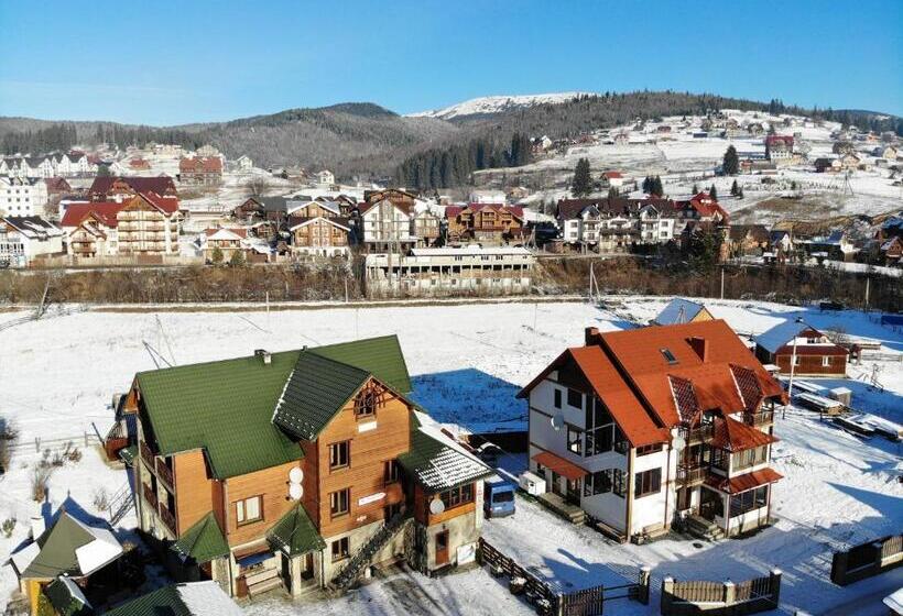 סוויטה עם נוף לנהר, Zatyshok Nad Prutom