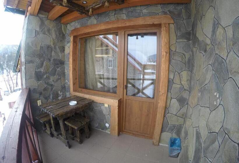 סוויטה משפחתית, Zatyshok Nad Prutom