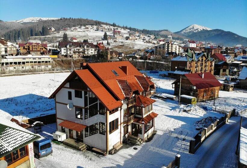 סוויטה עם נוף לנהר, Zatyshok Nad Prutom