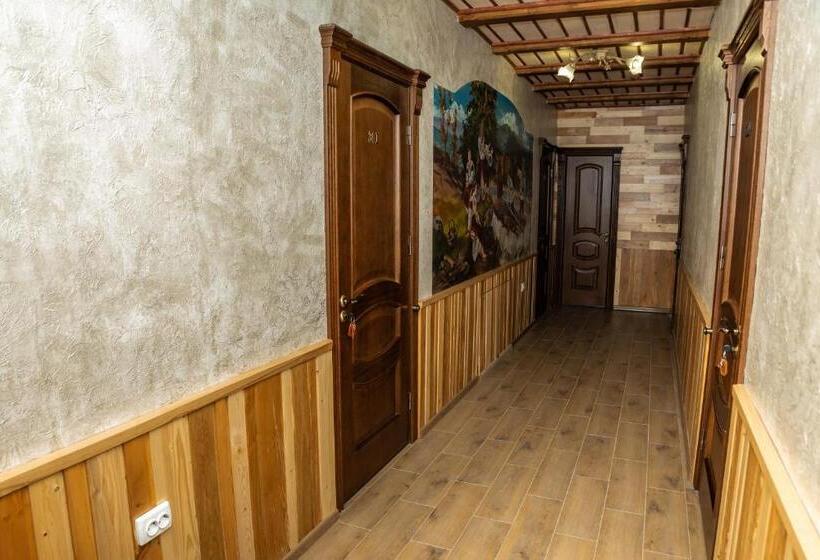 Quarto Familiar Superior, Zatyshok Nad Prutom