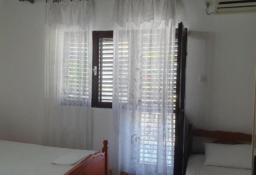 Comfort room with balcony, Guesthouse Sinani