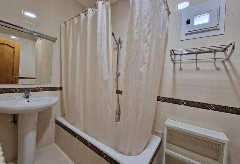 스탠다드 트리플 룸, Hostal Soto