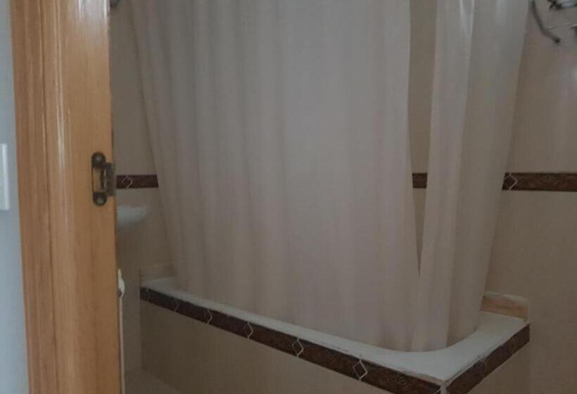 Номер Стандарт Трехместный, Hostal Soto
