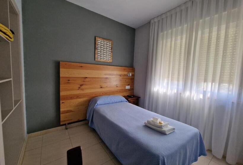 Номер Стандарт Трехместный, Hostal Soto