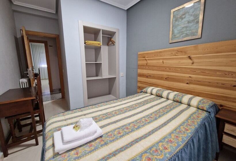 스탠다드 트리플 룸, Hostal Soto
