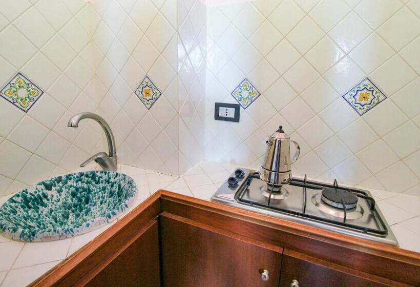 חדר משפחתי, Il Geranio