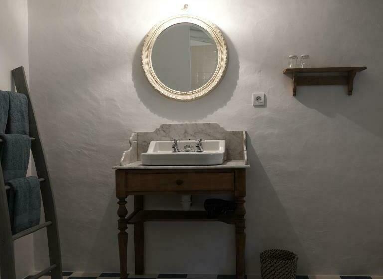 Номер Стандарт, La Cour Du Marronnier