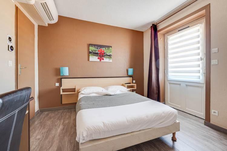 اتاق استاندارد, Rev