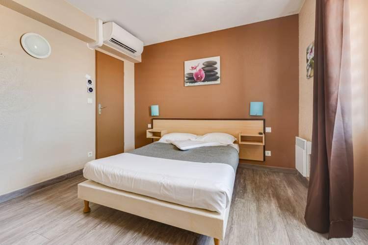 اتاق استاندارد, Rev