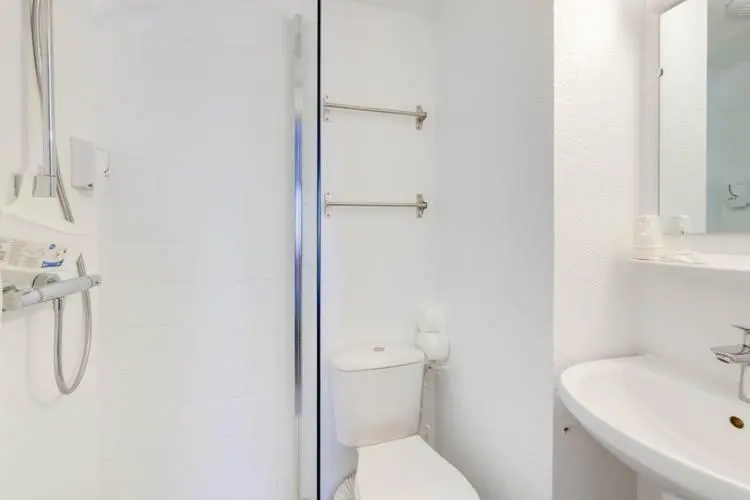 Chambre Triple Standard, Rev