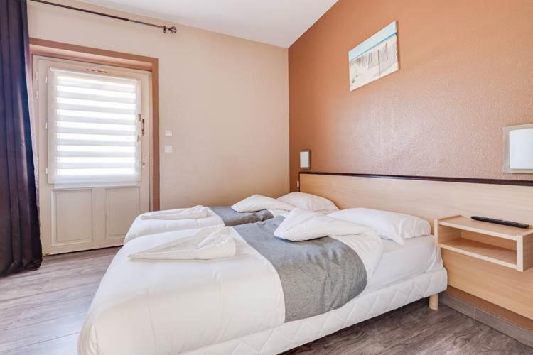 اتاق استاندارد چهار تخته, Rev