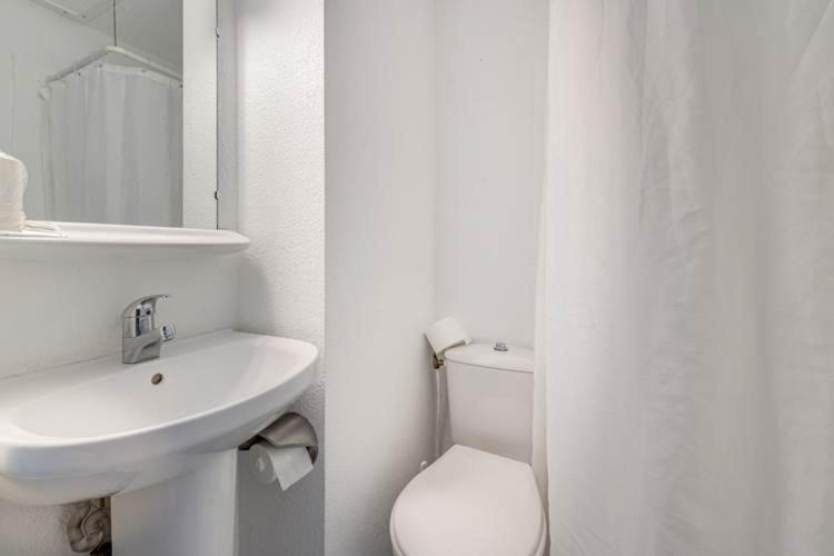 اتاق استاندارد چهار تخته, Rev