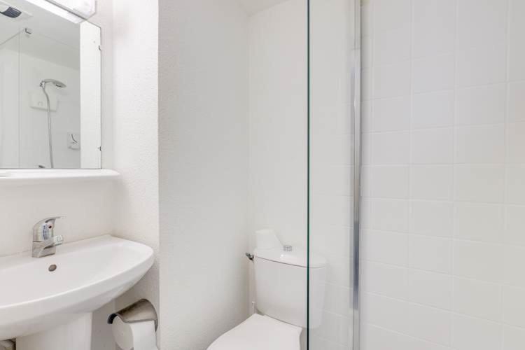 اتاق استاندارد چهار تخته, Rev