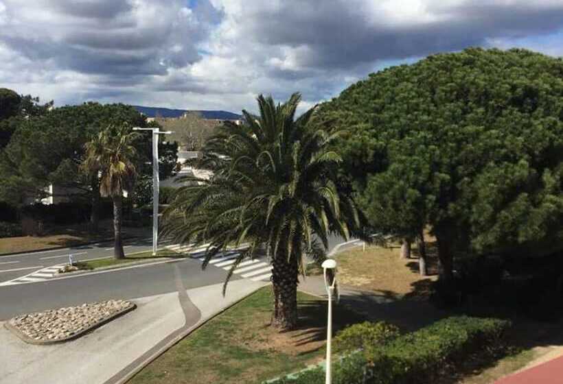 اتاق استاندارد چهار تخته, Rev