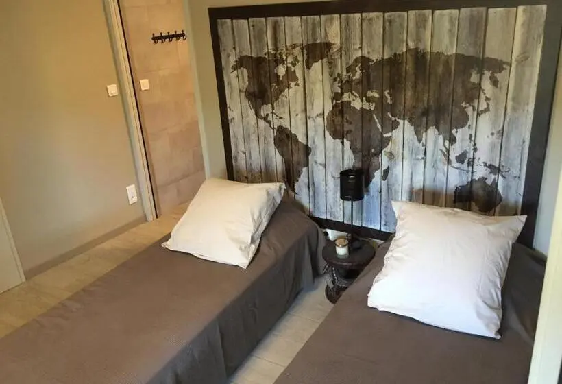 ガーデンビュースタンダードルーム, Gite De Gazelle Chambres D Hote