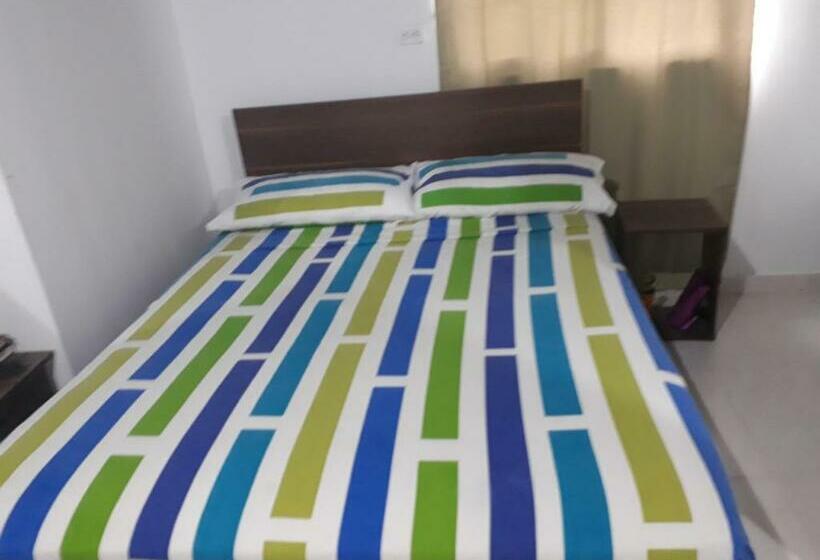 חדר סטנדרט לשלושה, Ludisa House