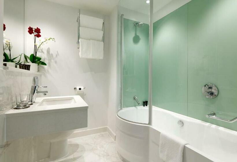 סוויטת ג'וניור, The Cumberland