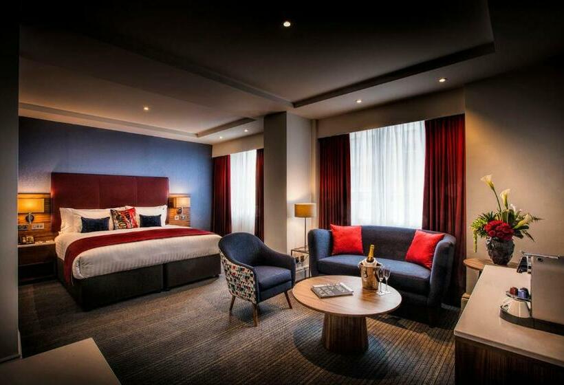 סוויטת ג'וניור, The Cumberland