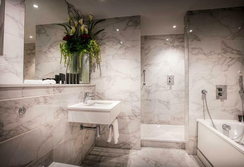 סוויטת ג'וניור, The Cumberland