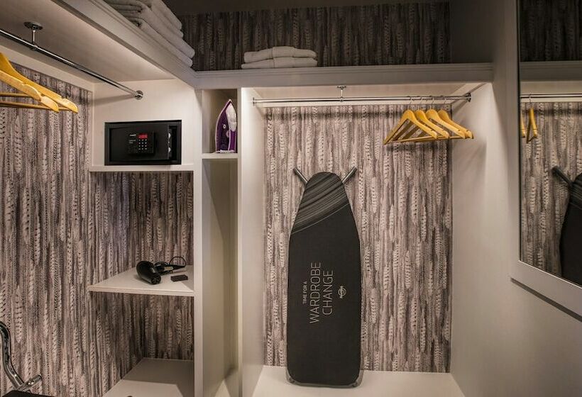 סוויטת ג'וניור, The Cumberland