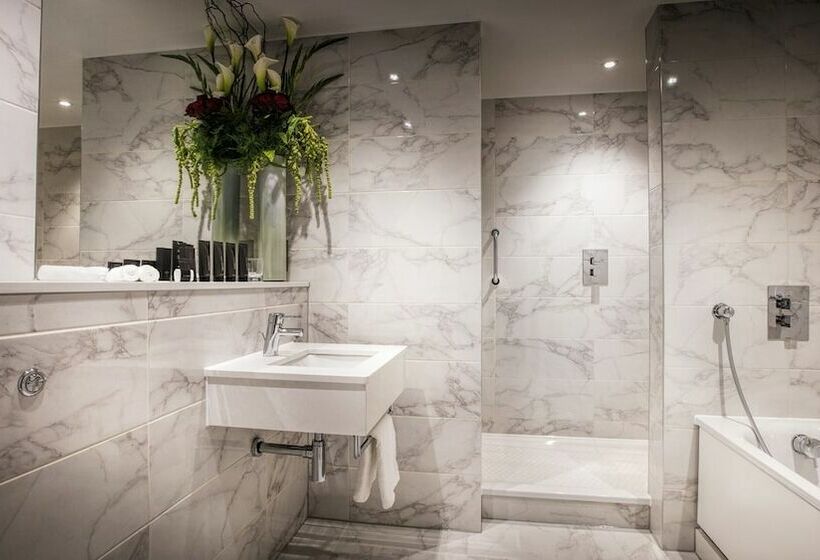 סוויטת ג'וניור, The Cumberland