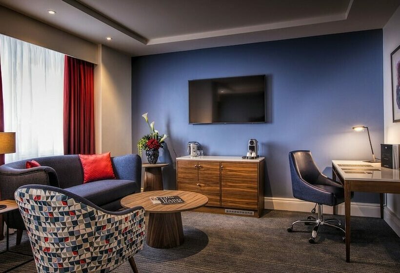 סוויטת ג'וניור, The Cumberland