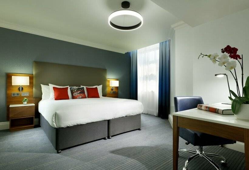 סוויטת ג'וניור, The Cumberland