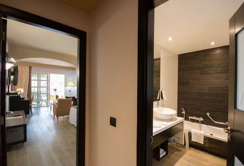 سوییت جونیور, Adrián Hoteles Jardines De Nivaria
