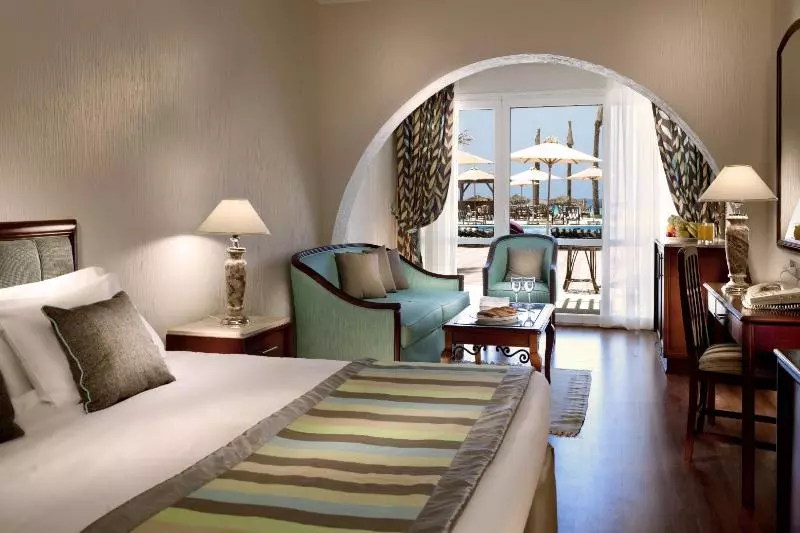 اتاق خانوادگی با چشم‌انداز دریا, Borg El Arab Beach Resort