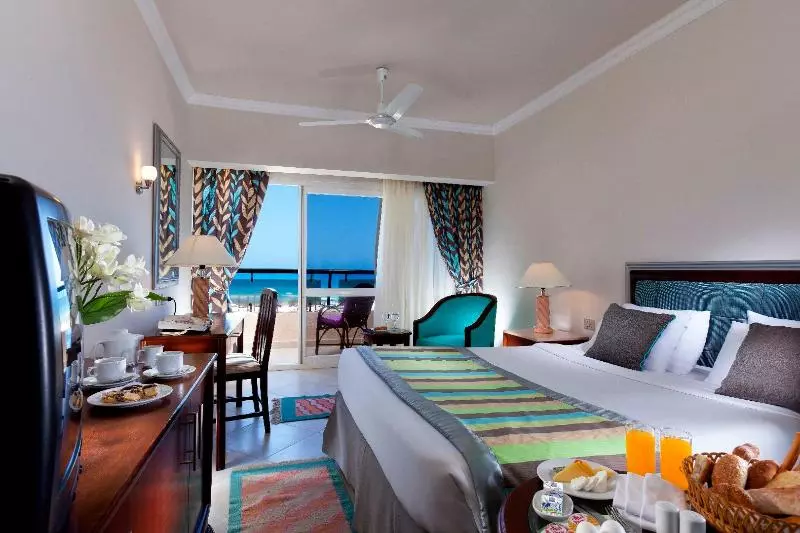اتاق سوپریور با چشم‌انداز دریا, Borg El Arab Beach Resort