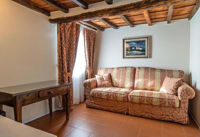 سوییت جونیور, Machiavelli Palace