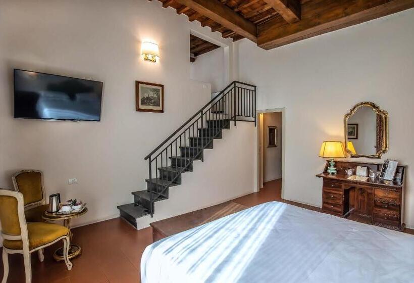 سوییت جونیور, Machiavelli Palace