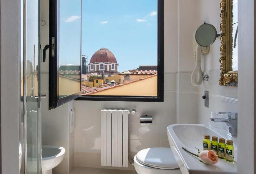 اتاق استاندارد با چشم‌انداز, Machiavelli Palace