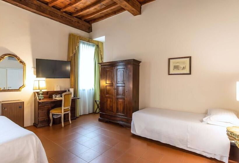 اتاق استاندارد سه نفره, Machiavelli Palace