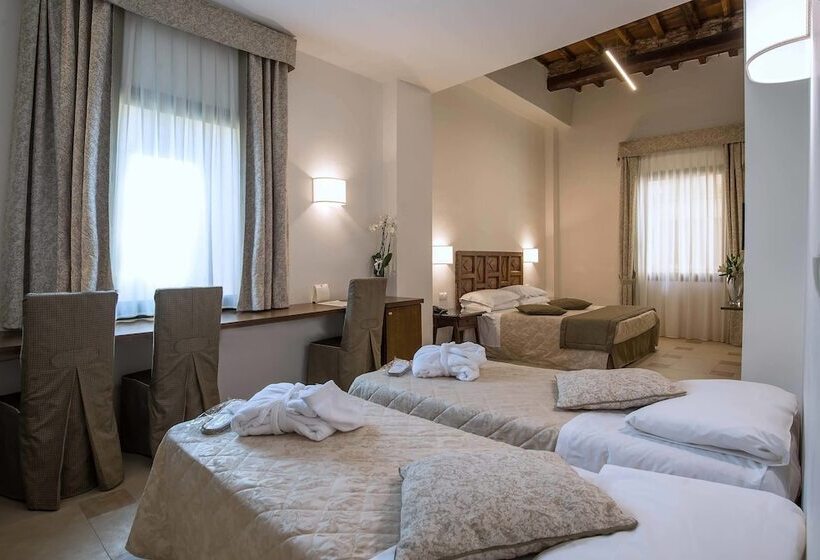 اتاق استاندارد چهار تخته, Machiavelli Palace