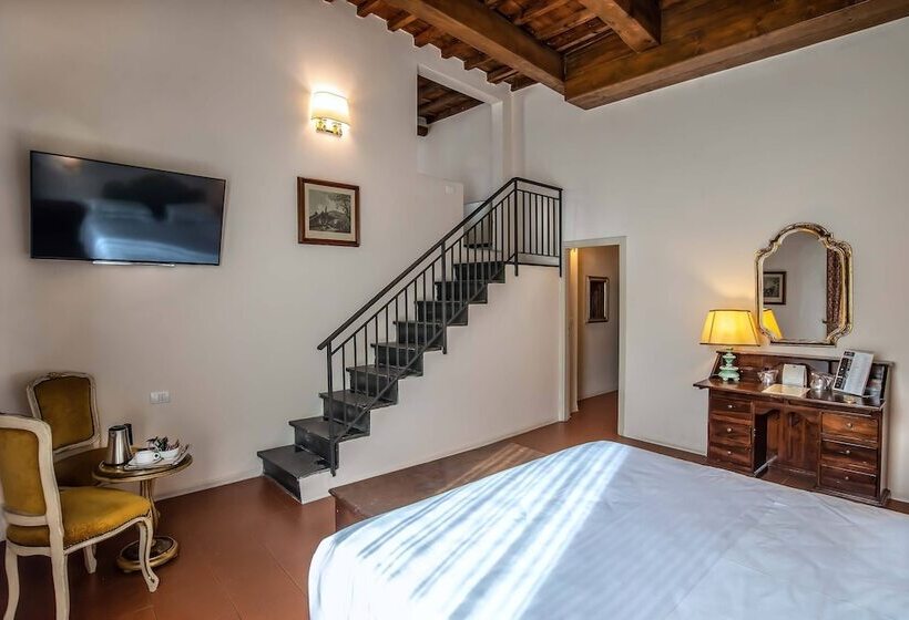 سوییت جونیور, Machiavelli Palace