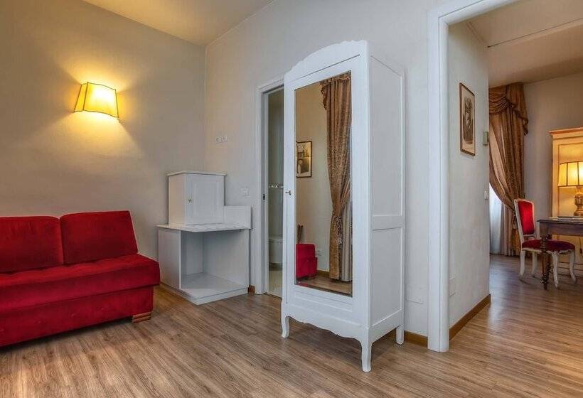 سوییت جونیور, Machiavelli Palace