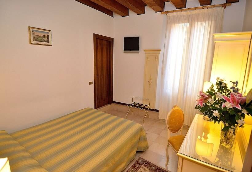 اتاق استاندارد سه نفره, Orion